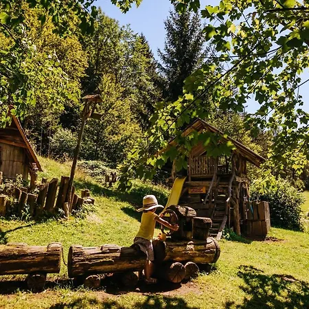 Kraljev Hrib Konukevi *